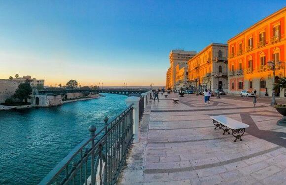 Lucky Corner Apartment Taranto Exterior photo